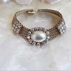 Gold Tone Faux Pearl Iridescent Stone Bracelet 7”